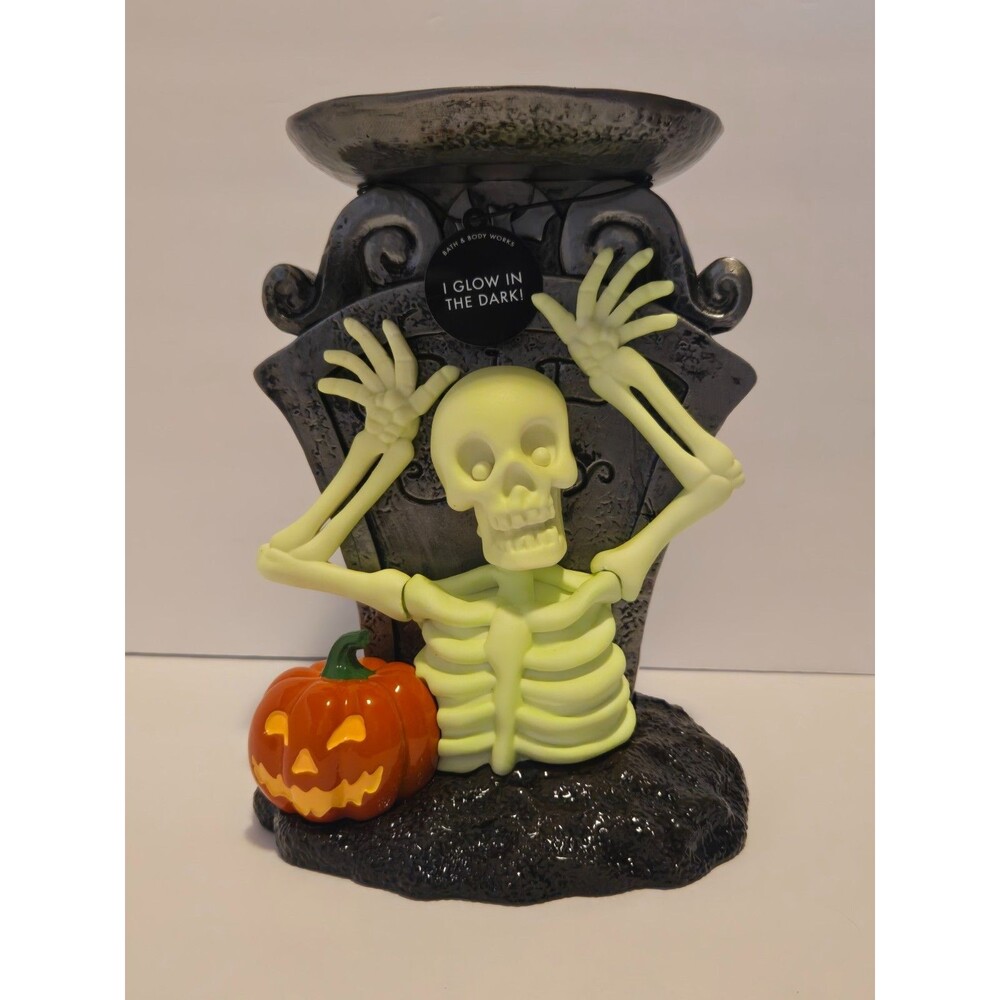 NEW IN HAND 2026 Bath & Body Works Glow-in-the-Dark Skeleton Boo Pedestal